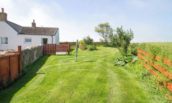 Tain Cottage | Relaxing 2 Bedroom Getaway in Portmahomack Near Tain