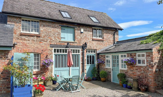 Heworth Cottage | Comfortable 2-Bedroom Stay in York with Pet-Friendly Perks