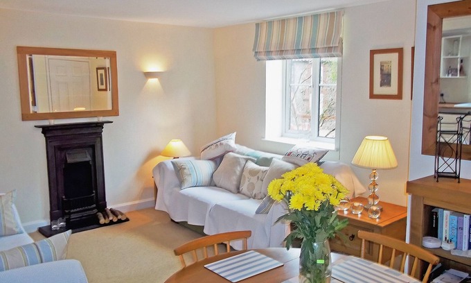 Holt Cottage | Family-Friendly 2 Bedroom Retreat in Holt - Rated 10/10