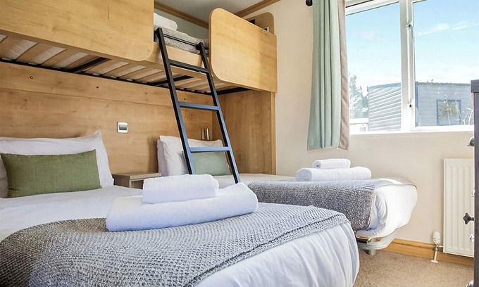 New Forest District Ski Chalet | Family-Friendly 2 Bedroom Retreat in Godshill, Fordingbridge