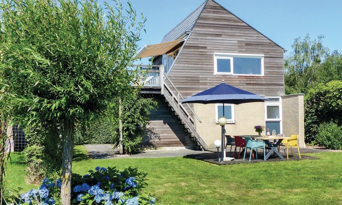 Grou House | Family-Friendly 2 Bedroom Stay with Lake View & Spa