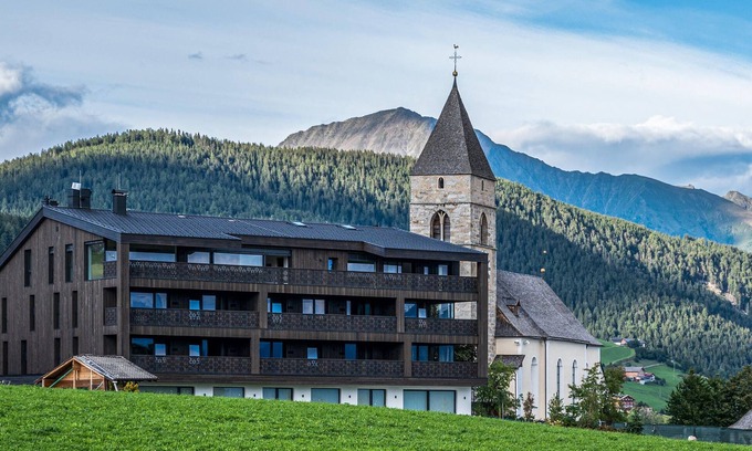 Maranza Apartment | Spacious 2-Bedroom Retreat in Maranza with Spa & Breakfast