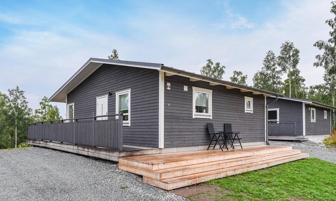 Asensbruk House | Beautiful Cottage in Sundseruds Stugby, Dalsland Awaits