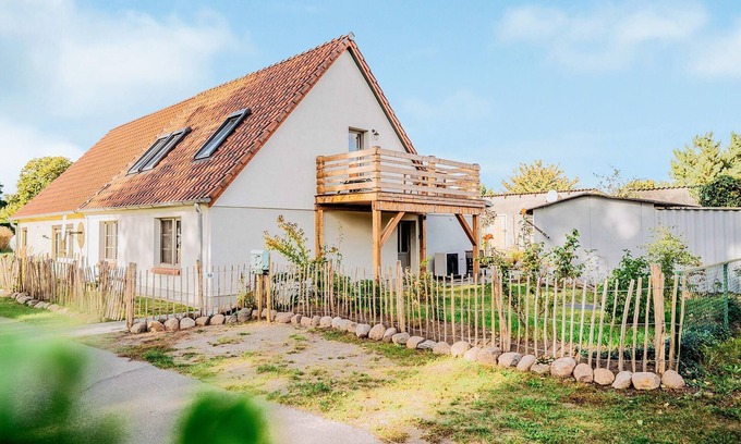Altwarp House | Spacious Holiday Home with Spa and Pet-Friendly Amenities
