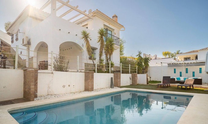 Vinuela House | Relaxing Holiday Home with Pool Near Scenic Lake