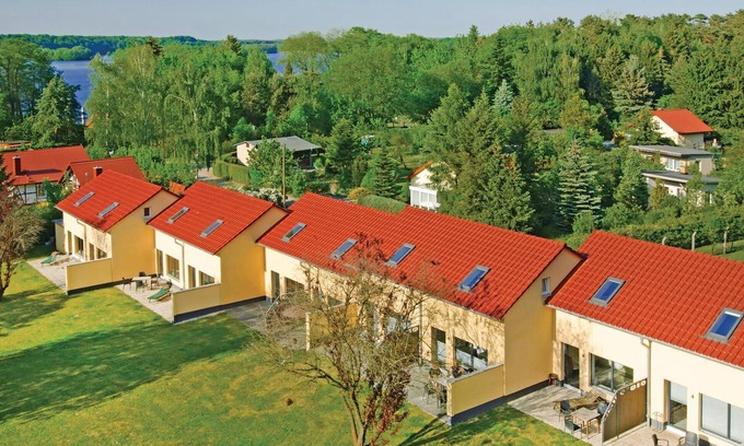 Pinnow House | Cozy 2 Bedroom Getaway in Pinnow with Spa and Lake View