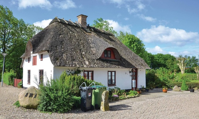 Krusaa House | Romantic Thatched Cottage with Spa & Breakfast Included