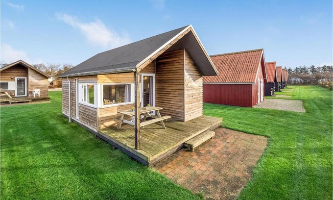 Fjand Garde House | Cozy Home in Ulfborg with Kitchen and Family-Friendly Amenities