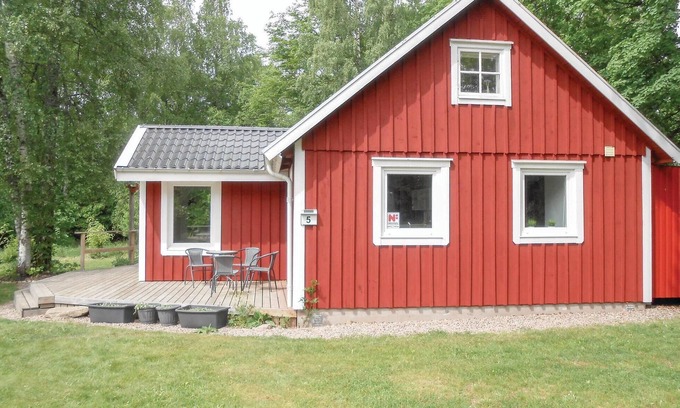 Lidhult House | Cozy Cottage by Lake Unnen with Spa and Family Amenities