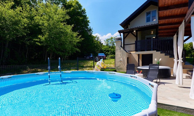 Kraljevec Sesvetski House | Inviting Cottage with Garden, Spa & Outdoor Hot Tub