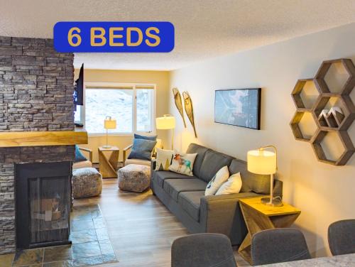 East Kootenay Apartment | Perfect Mountain Ski In/out Condo with Hot Pools & Spa
