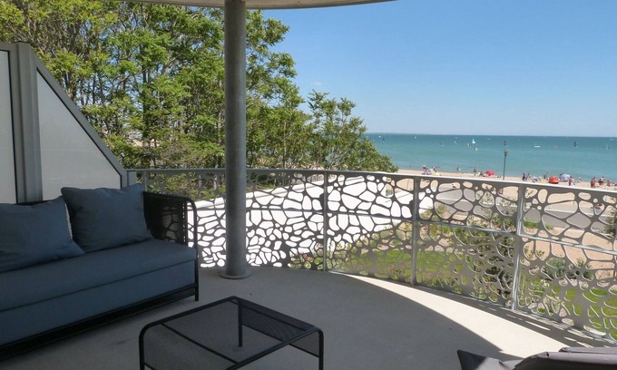 La Tranche-sur-Mer Apartment | Cozy Oceanfront Apartment in La Tranche-sur-Mer for 6