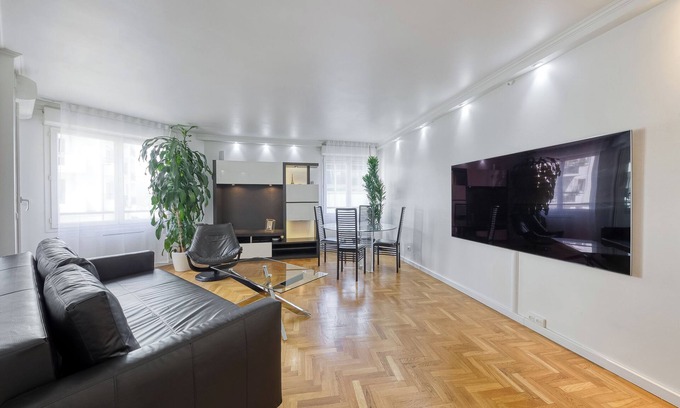Charenton-le-Pont Apartment | 2-bedroom apartment Standing et Domotique near Métro, Free Parking