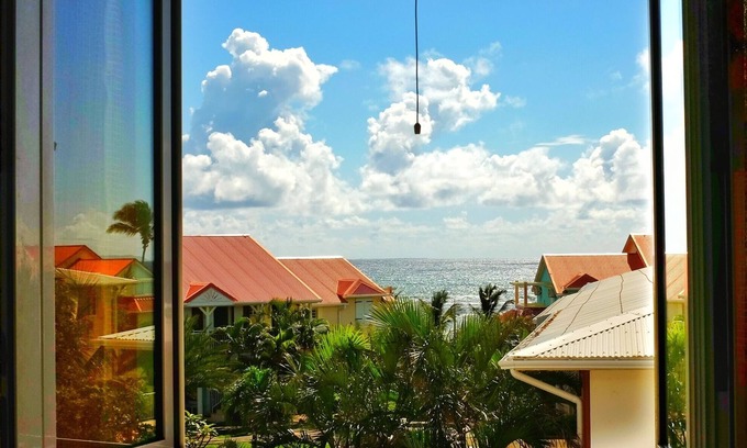 Saint-Francois Apartment | Sea View Apartment for 5 with Pool and Ocean Access