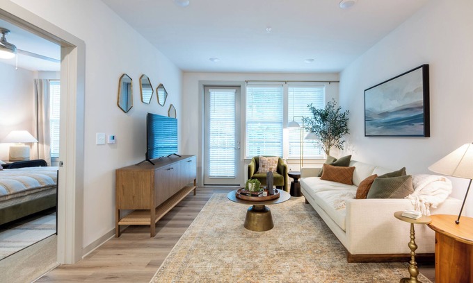 Knoxville Apartment | 2 Bedroom Apartment-Across the River from Neyland Stadium