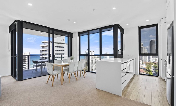Broadbeach Apartment | Ocean View 2 Bedroom Apartment at Opus with Pool & Breakfast