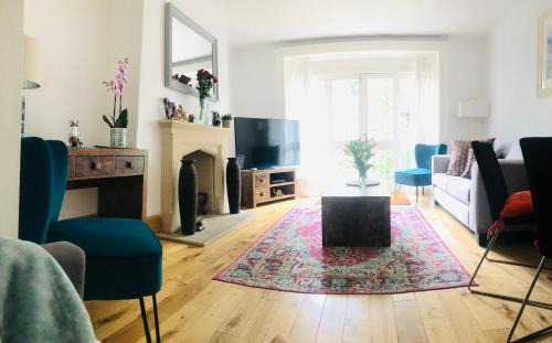 Holloway Apartment | Modern 2 Bedroom Apartment Near Camden Town, Pet Friendly