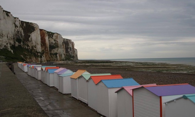 Le Treport Apartment | Cozy 2 Bedroom Apartment with Ocean View in Le Tréport