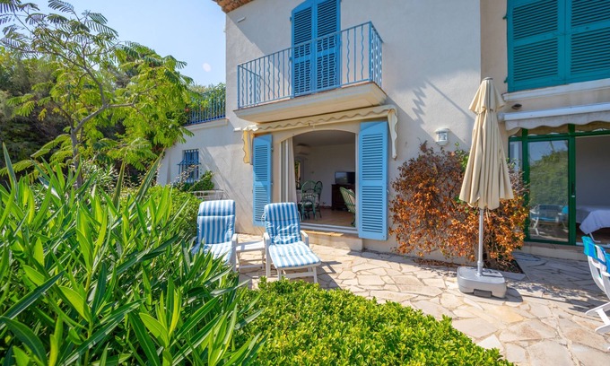 Cote d'Azur- French Riviera Apartment | Waterfront Apartment at Bonne Terrasse with Pool & Breakfast