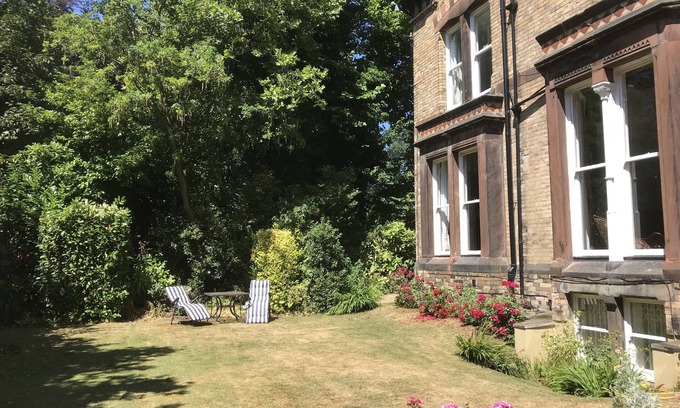 Sefton Park Apartment | Beautiful 2 Bedroom Apartment with Garden Near City Centre