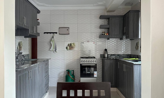 Bukoto Apartment | 2-bedroom apartment in delightful Kampala with AC, WiFi Divine Furnished