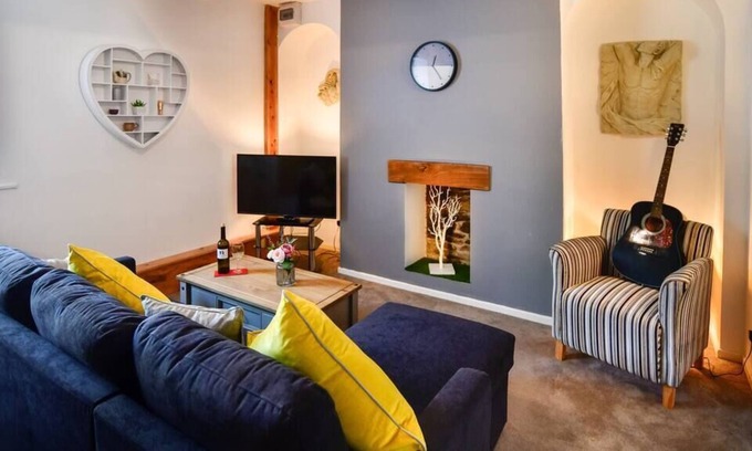 Castle Apartment | 2 Bedroom Apartment in the Marina, Swansea