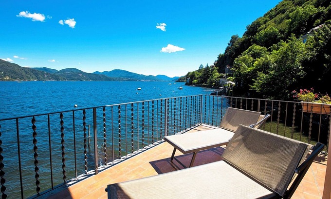 Cannobio Apartment | Beachfront 2 Bedroom Apartment with Pool & Ocean Views