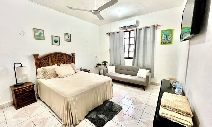 Colonia Adolfo Lopez Mateos Apartment | 2-bedroom apartment in enchanting Cozumel with WiFi, AC. 2nd Floor