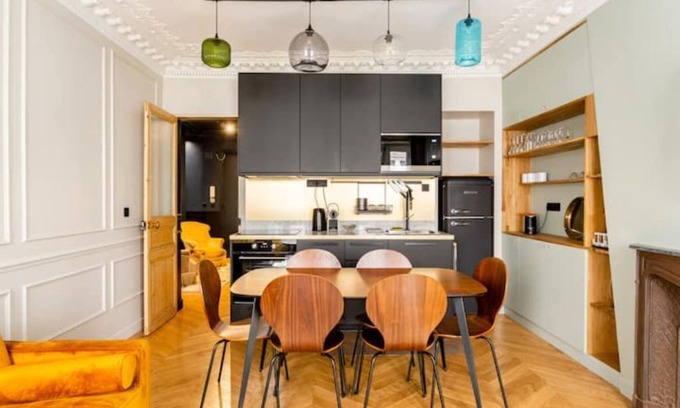 Quartier du Faubourg-Montmartre Apartment | Inviting Vrbo Property with Spa, Breakfast & Family Fun