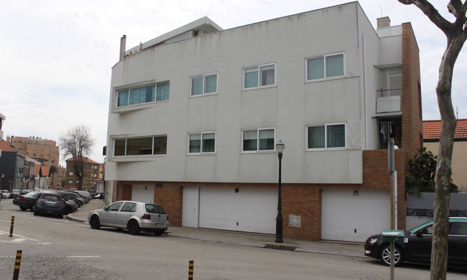 Foz do Douro Apartment | Cozy 2 Bedroom Apartment Steps from Foz do Douro Market