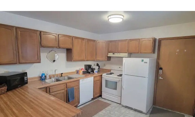 Moose Creek Apartment | 2 bedroom apartment by Eielson AFB and North Pole unit #1