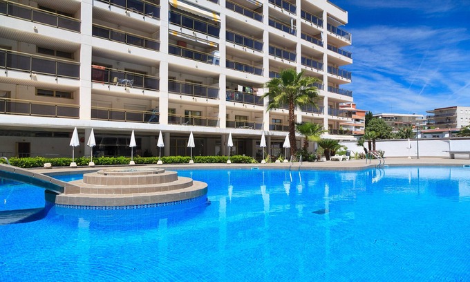 Salou City Centre Apartment | Inviting 2-Bedroom Apartment with Pool & Ocean View