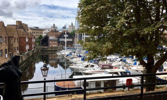 Tower Hill Apartment | Stylish 2 Bedroom Apartment with Views of Tower Bridge