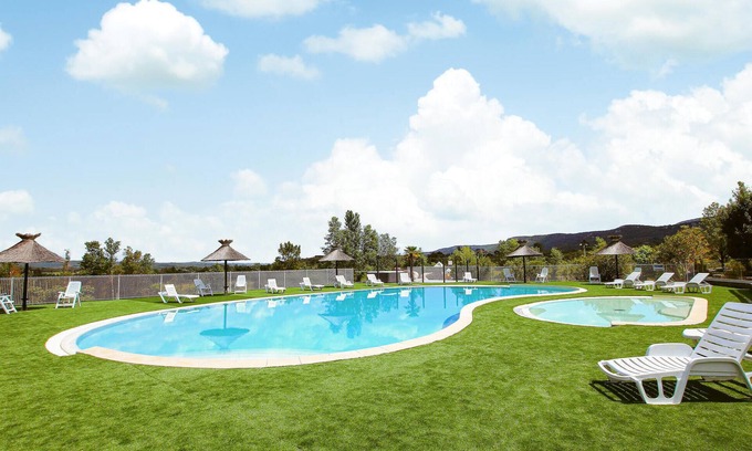 Grospierres House | Family-Friendly Cottage with Pool and Spa Amenities