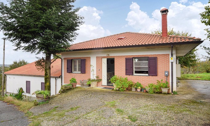Chiaravalle Centrale House | Comfortable 2-Bedroom Retreat in Chiaravalle with Spa
