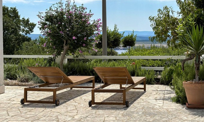 Jadranovo House | Comfortable 2-Bedroom Retreat in Jadranovo with Ocean View