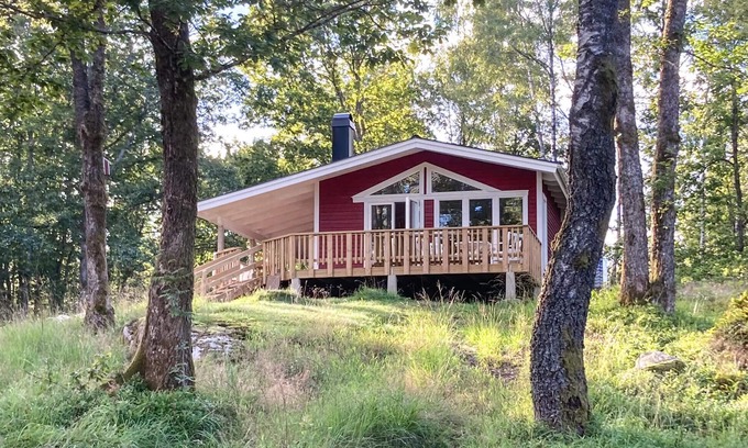 Torestorp House | Relaxing Lake View Getaway with Spa and Family Amenities