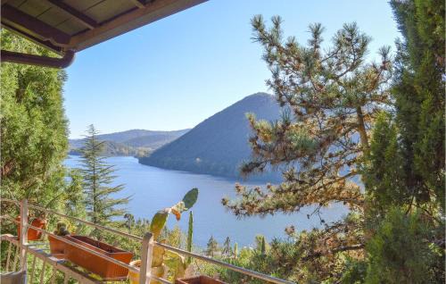 Piediluco House | Cozy Home in Piediluco with Child-Friendly Amenities