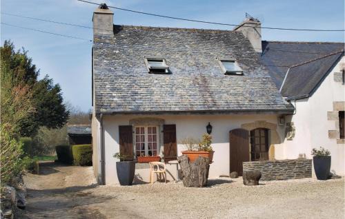 Garlan House | Family-Friendly 2 Bedroom Home in Garlan with Pets Welcome