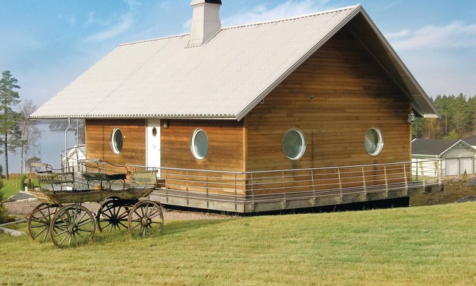 Mansarp House | Experience a Unique Boat-Inspired Retreat by the Lake