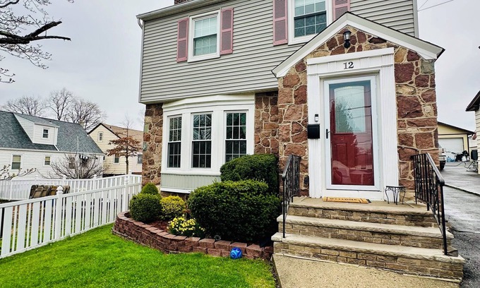 Belleville House | 2-bedroom basement apartment in welcoming Belleville with WiFi, AC
