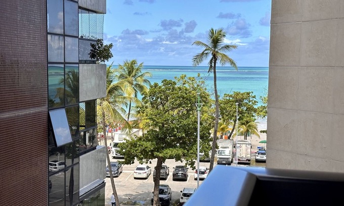 Pajucara Apartment | Beachfront 2-Bedroom Apartment in Pajuçara, Family-Friendly