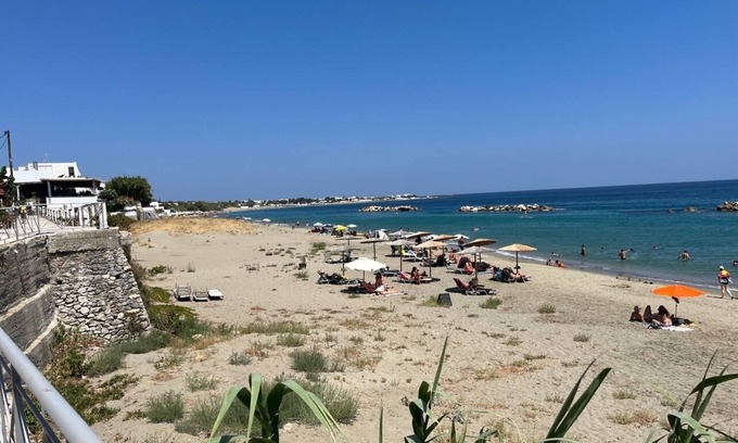 Skiros Apartment | Beachfront Family Retreat with Spa and Hot Tub in Magazia