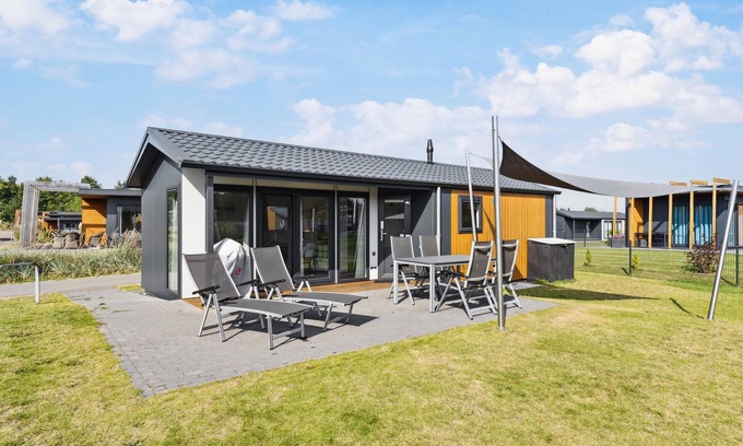 Suesel House | Spacious 2-Bedroom Retreat with Lake View in Süsel
