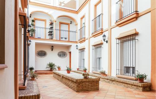 Carmona House | Inviting Home in Carmona with Kitchen & Family-Friendly Perks