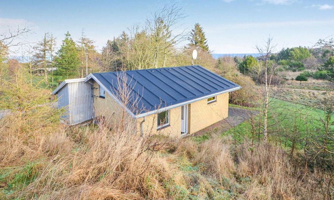 Fur House | Cozy 2-Bedroom Retreat with Ocean and Lake Views in Fur