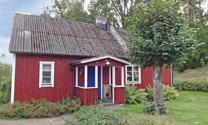 Laholm Municipality House | Immaculate Cottage Retreat with Lake View and Spa Access