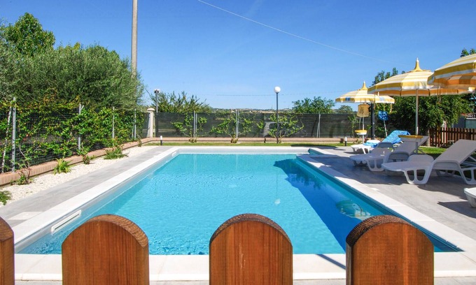 Corridonia House | Cozy Cottage with Garden, Pool & Spa Retreat Awaits You