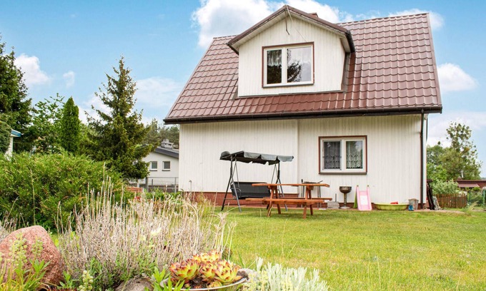 Drawno House | Tranquil Cottage Retreat with Lake Views in Dominikowo