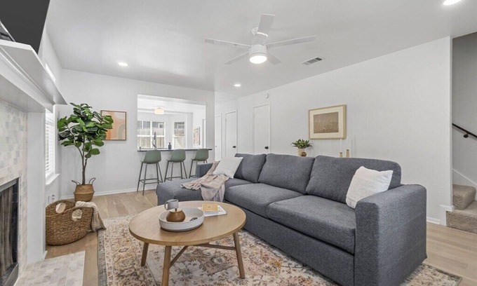 East Riverside - Oltorf House | Stylish 2 Bedroom Boho Retreat in East Austin - Sleeps 6